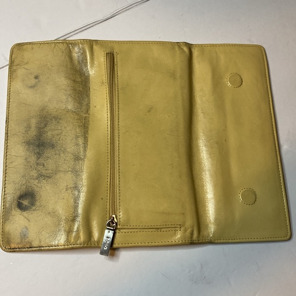 Hobo yellow long magnetic snap closure wallet - Picture 4 of 6